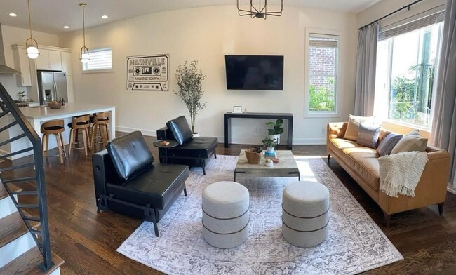 Building Photo - 2718 Delaware Ave