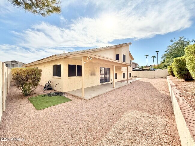 Building Photo - 2718 E Bighorn Ave