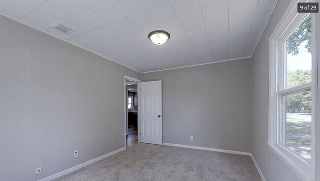 Building Photo - 319 N St Paul St