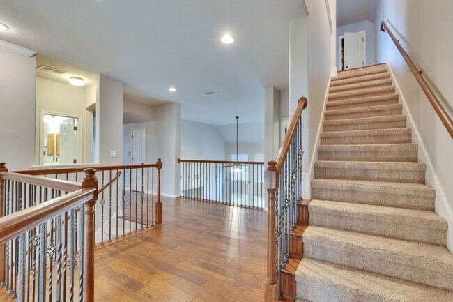 Building Photo - 7017 Via Dono Dr