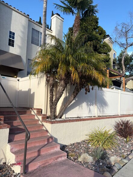 Building Photo - 2914 Luciernaga St