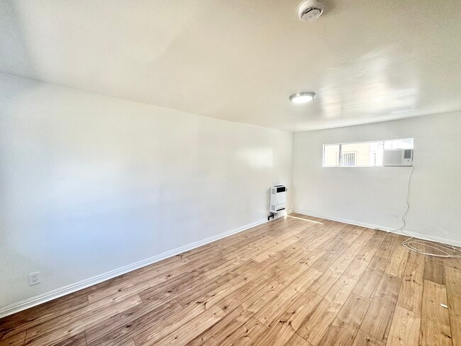 Building Photo - 1415 N Hobart Blvd