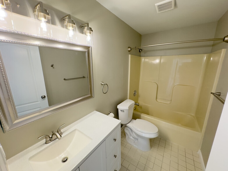 Building Photo - 185 Lindfield Cir