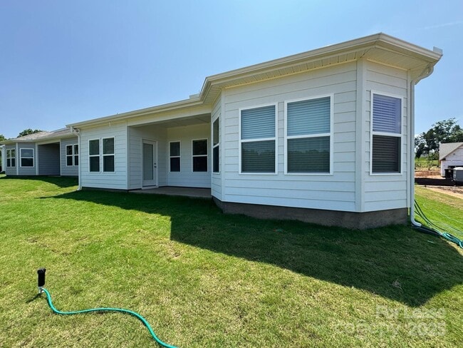 Building Photo - 1038 Mapletree Ln