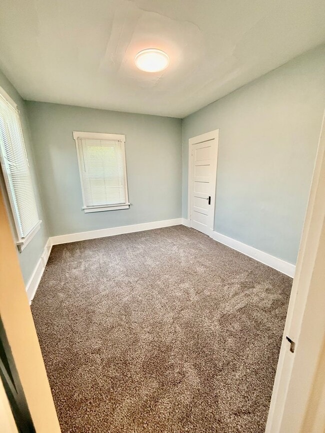 Building Photo - Hopewell - Near 5 Points - 2 Bedroom - 2 B...