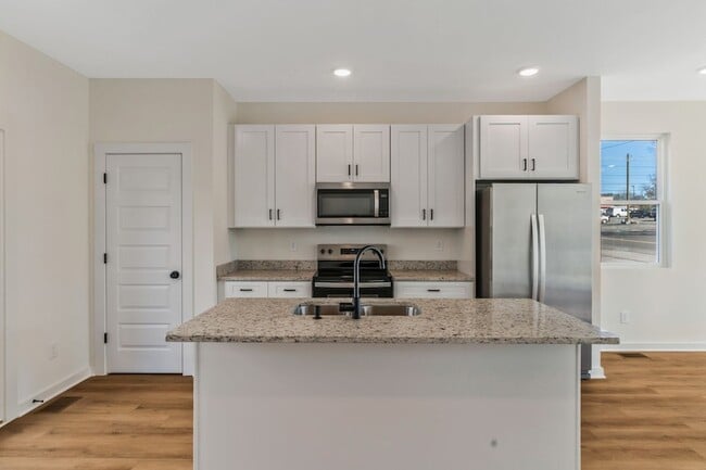 Building Photo - 310 Cedar St