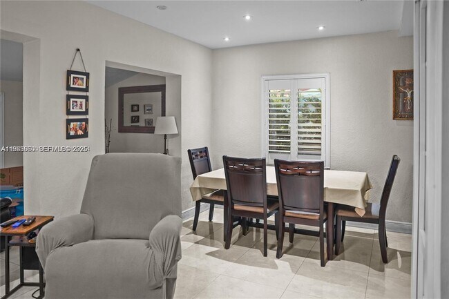 Building Photo - 117 W 34th St