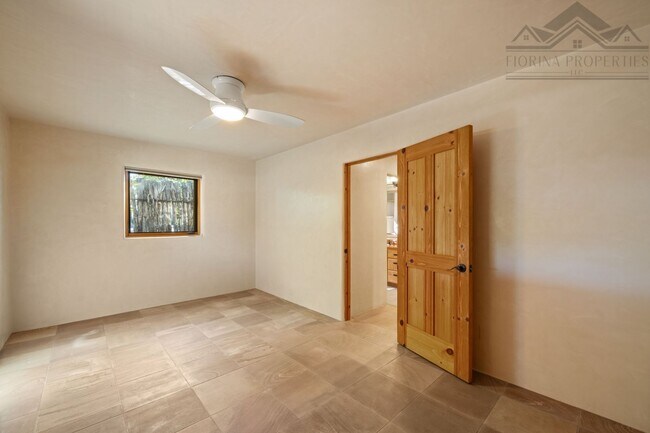 Building Photo - 659 Bishops Lodge Rd