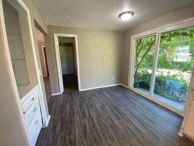 Building Photo - 4 Bedroom House Available now OKC