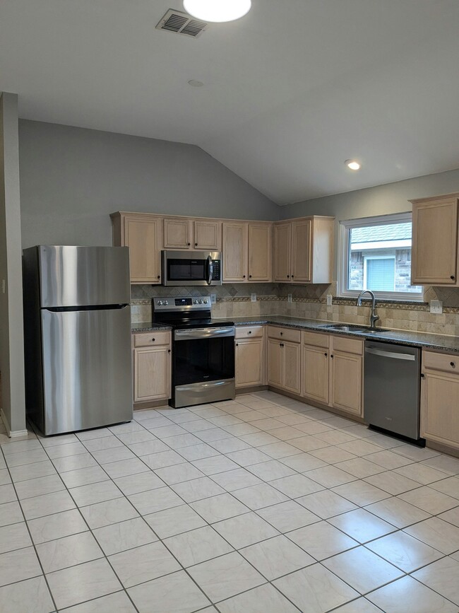 Building Photo - 5417 Beaver Ridge Dr