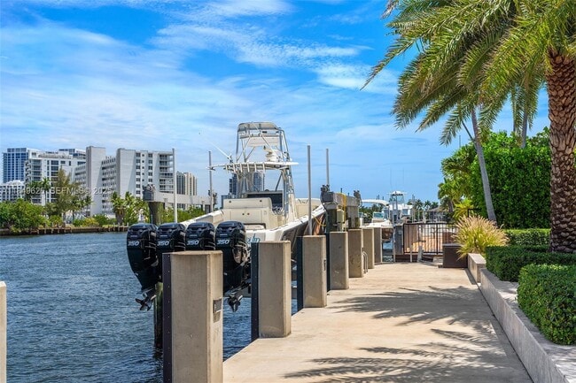 Building Photo - 632 Intracoastal Dr