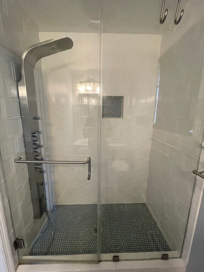 Building Photo - East Nashville!