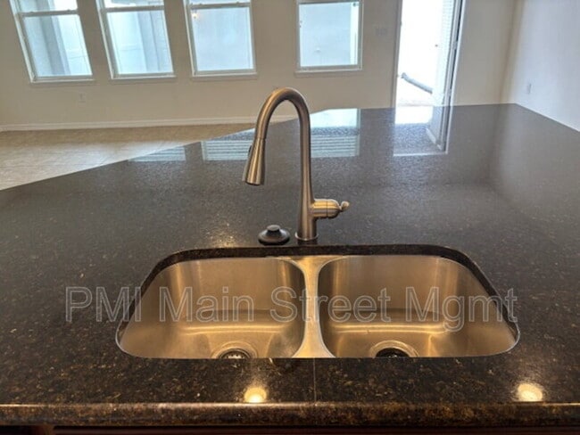 Building Photo - 8130 Red Stopper Ln