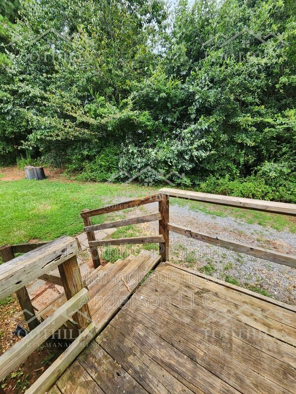 Building Photo - 104 Hickory Forest Dr