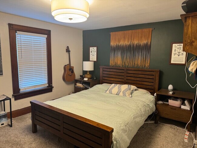 Building Photo - 265 E Markison Ave