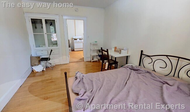 Building Photo - 14 Centre St