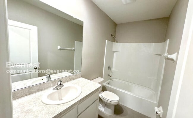 Building Photo - Limited Time Special Offer /  Lovely 3-Bedroom Home with Garage / Pet-Friendly / Available Now!