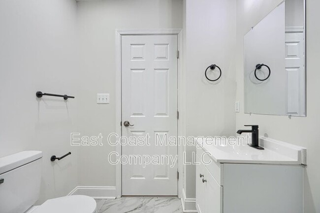 Building Photo - 518 Normandy Ave