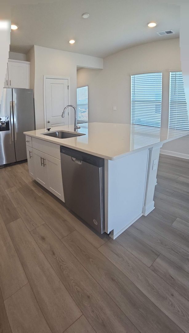 Building Photo - A Place to Call Home in Cypress Ridge 3 Bedroom Rental