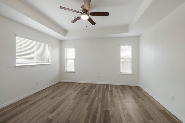 Building Photo - Updated 3-Bedroom Home with Spacious Backyard