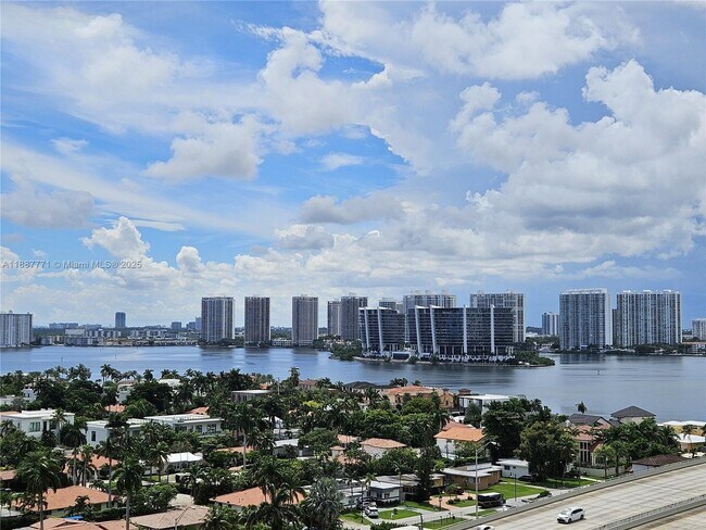 Primary Photo - 19370 Collins Ave