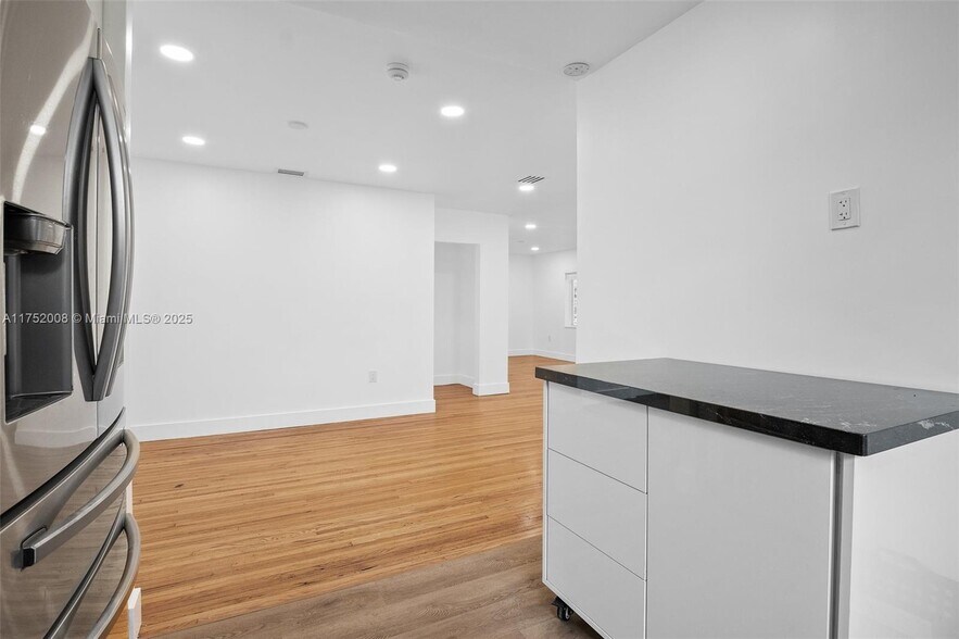 Building Photo - 441 De Soto Dr