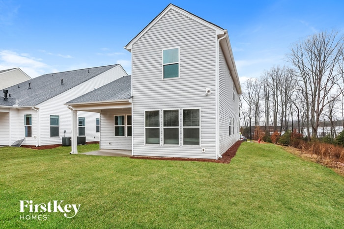 Building Photo - 586 Hillpark Ln