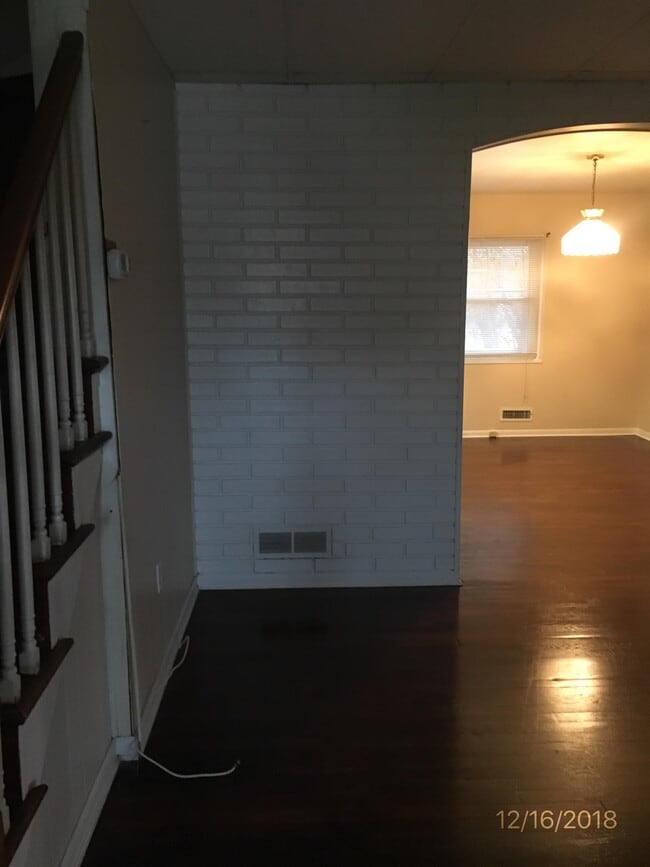 Building Photo - 3221 Wallford Dr