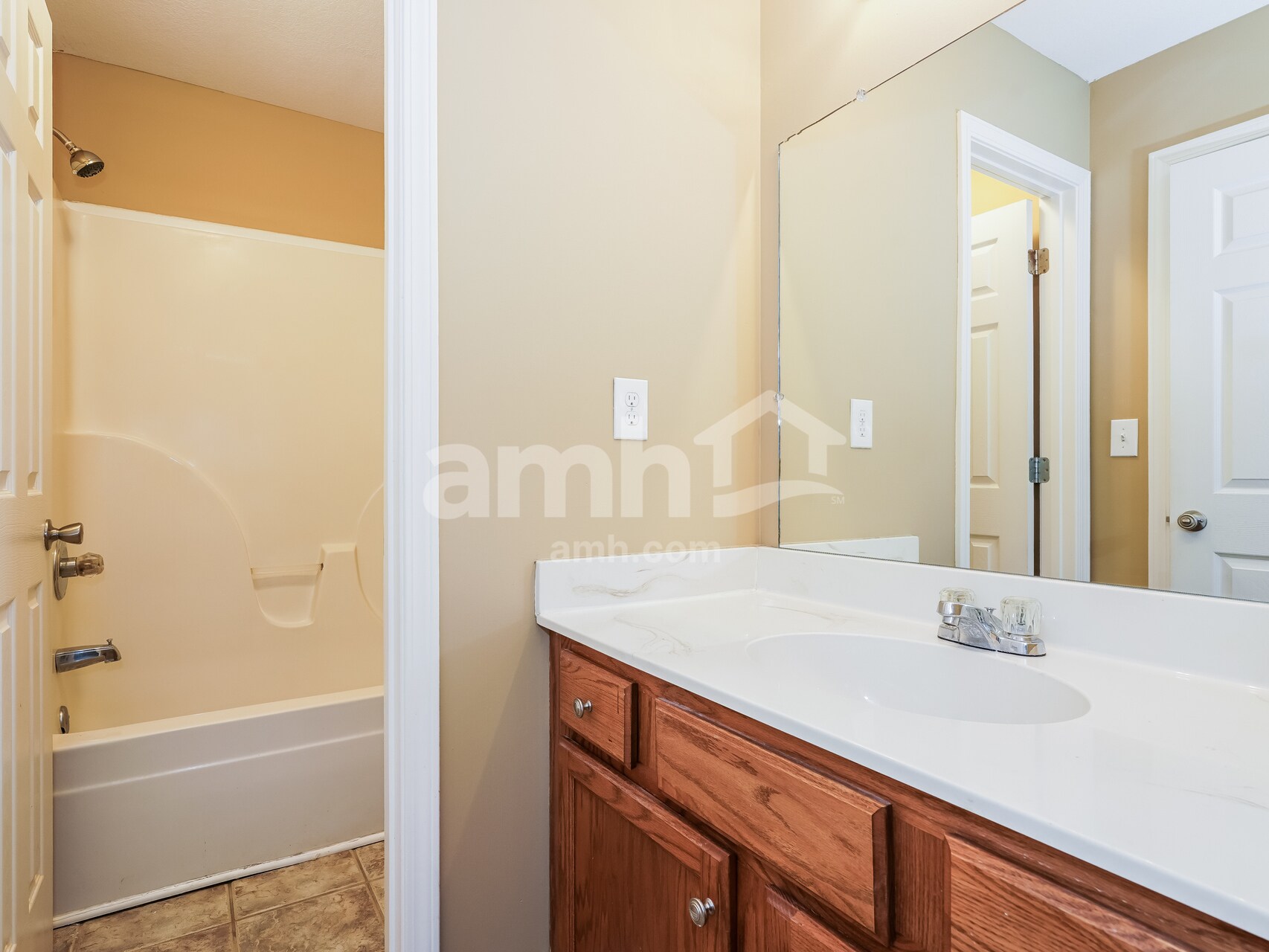 Building Photo - 1004 Hendricks Ct