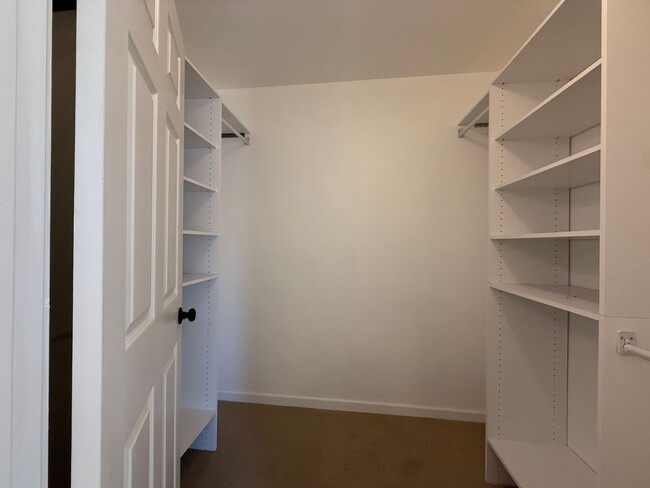 Building Photo - Charming 3 bedroom, 2 bathroom home locate...