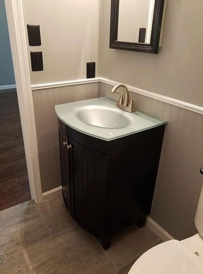 Building Photo - "Charming 3-Bedroom Home in Anderson with Modern Comforts!"