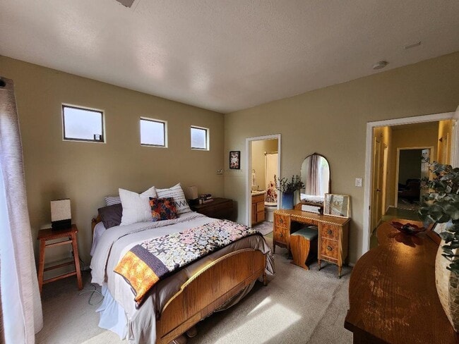 Building Photo - 4028 Paseo del Sol