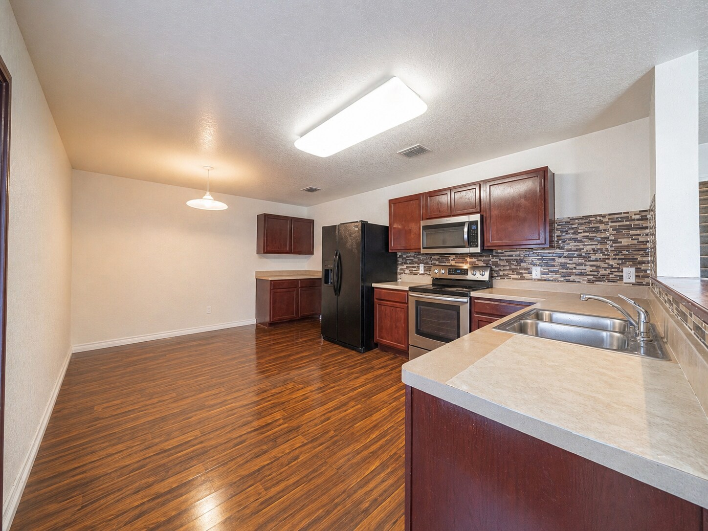 Building Photo - 9314 Magnolia Grv