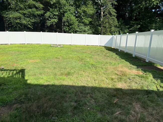 Building Photo - 44 Topsfield Cir