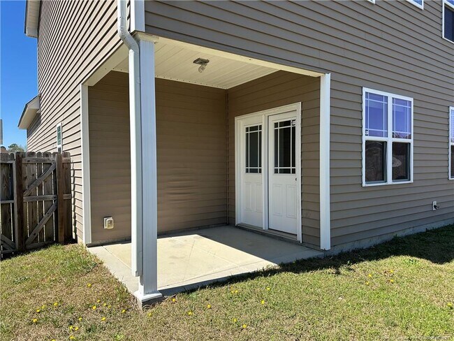 Building Photo - 2149 Heathcote Dr