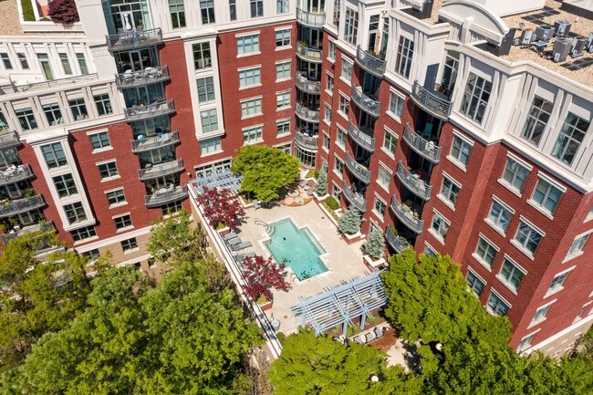 Building Photo - Luxury 2 bedroom condo in downtown Raleigh