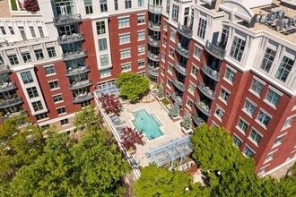 Building Photo - Your dream condo in the heart of Raleigh!