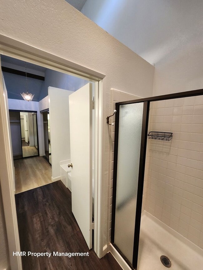 Building Photo - Beautiful 3-Bed, 3-Bath Condo in Prime Cla...