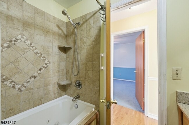 Building Photo - 15 Delbarton Ct