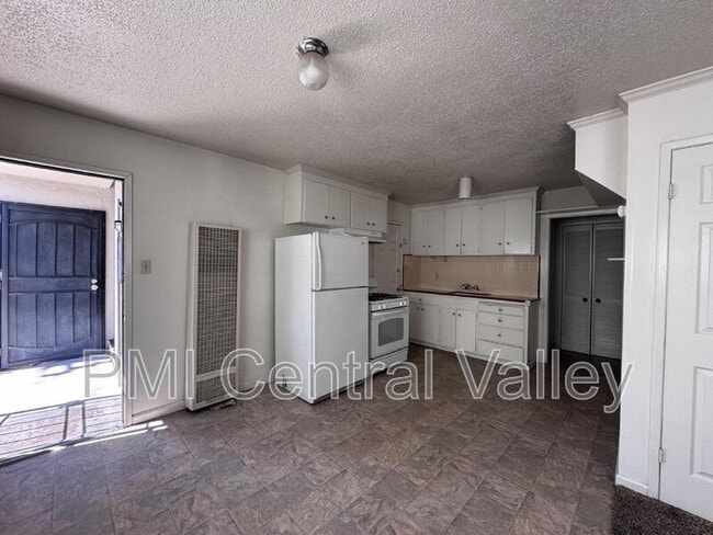 Building Photo - 111 E Grove St