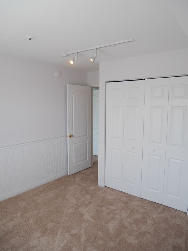 Building Photo - 2 Bedroom Condo Located in Villages of Montgomery Run- Ellicott City
