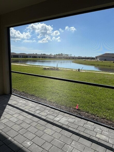 Building Photo - 1553 Saddlewood Cir