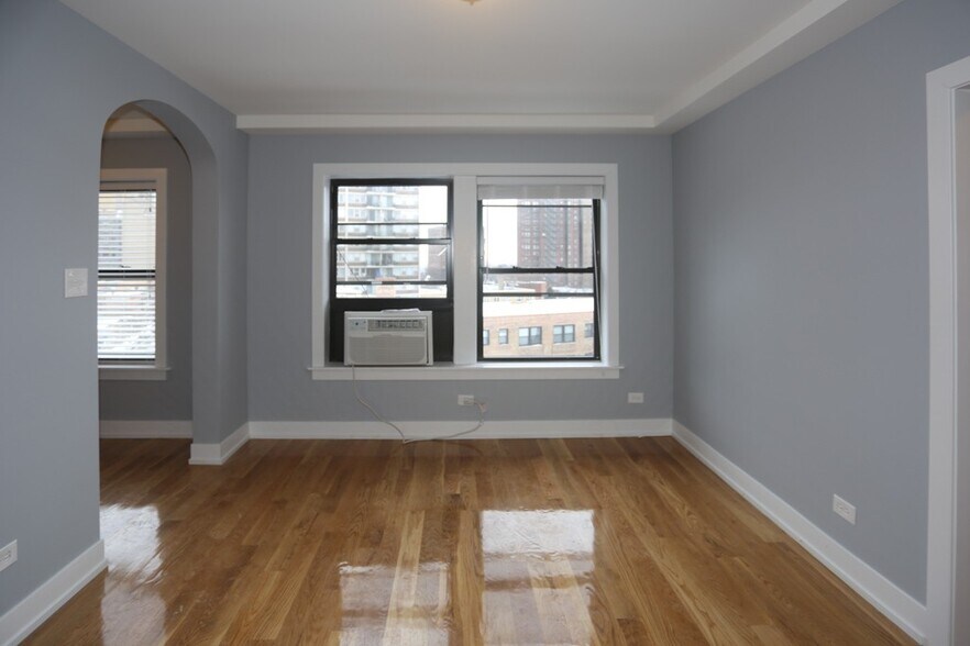 Building Photo - 555 W Arlington Pl