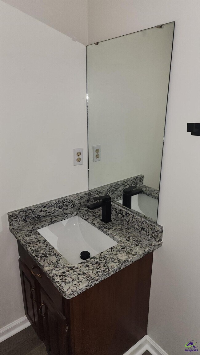 Building Photo - 114 Van Dr