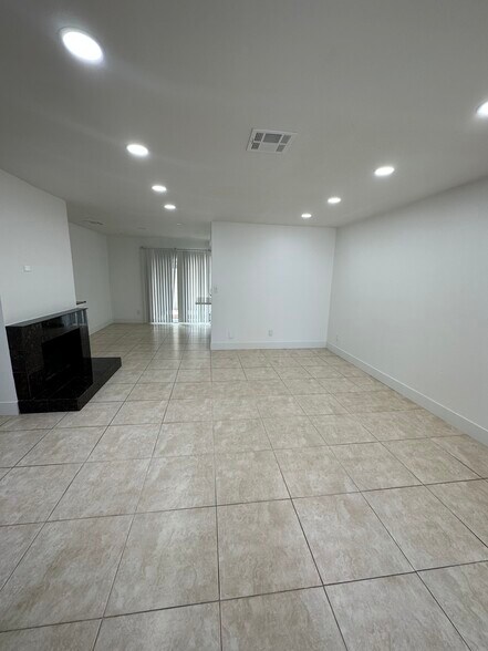 Building Photo - 11538 Riverside Dr