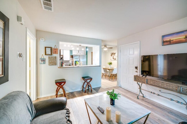 Building Photo - 6900 Skillman St