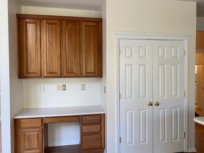 Building Photo - So much space!!!!!! So much storage!!!!!!!!