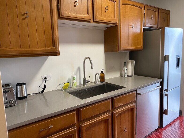 Building Photo - 1500 SW 5th Ave