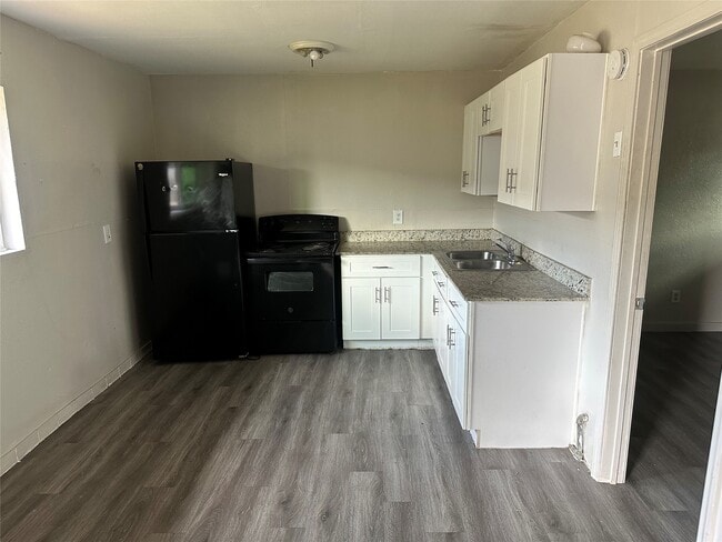 Building Photo - 5409 Suez St