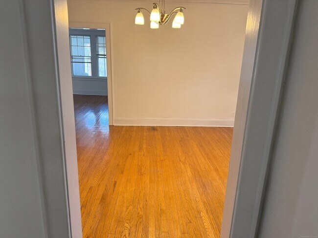 Building Photo - 89 Maplewood Ave